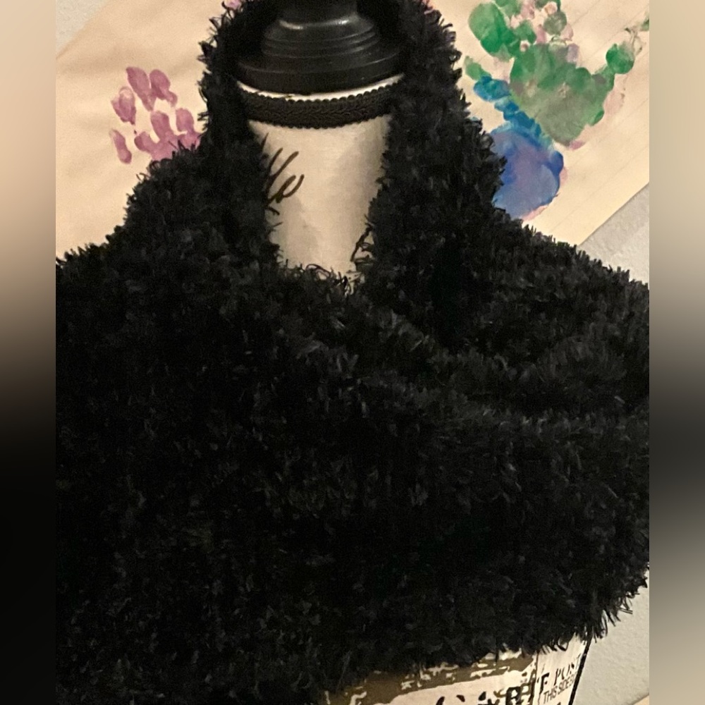 BLACK FAKE FUR SCARF